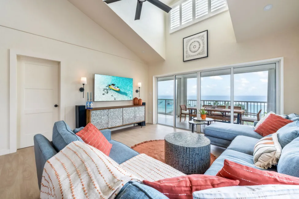 SUPERB VALUE AND VIEWS ON SPOTTS BEACH - 15 CORAL BAY VILLAGE