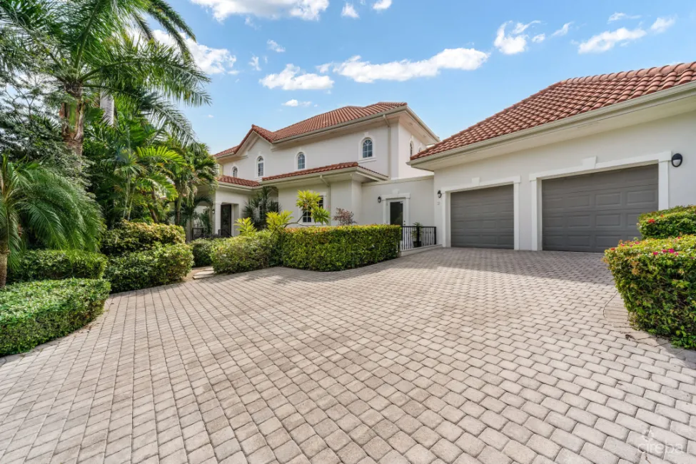 30 IRONSHORE DRIVE - VISTA DEL MAR HOME